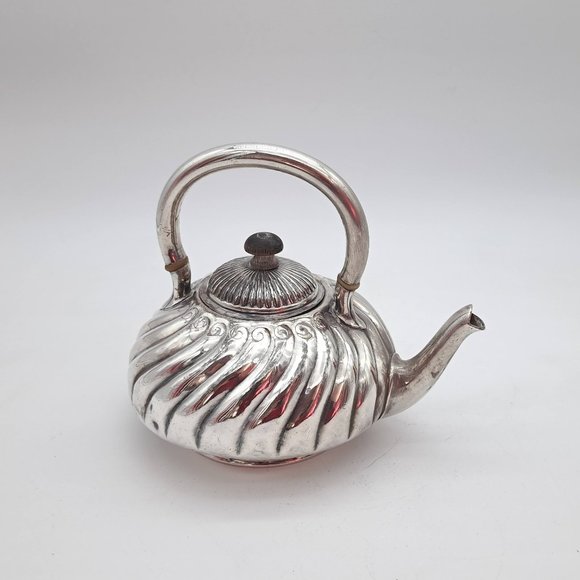 Silver Plate Tea Pot by Wilcox Silverplate Co. - Picture 1 of 11